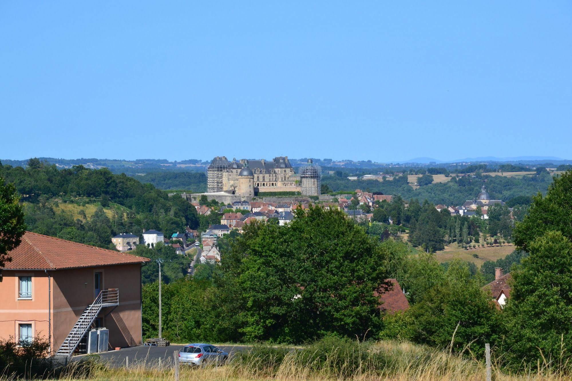 Hotel Au Perigord Noir Hautefort Exteriér fotografie